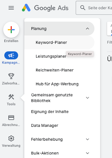 Screenshot aus dem Inneren eines Google Ads Account. Hier sieht man, wie man zu dem Keyword-Planer von Google kommt. Damit kann man Keywords entdecken und ihr Suchvolumen in Erfahrung bringen.
